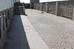 Mauthausen, barracones y muro